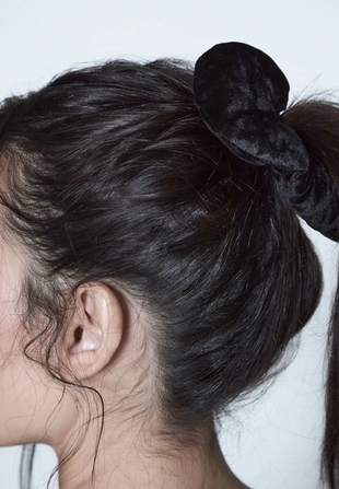 Большая бархатная резинка для волос с сердечком- Заказать в России