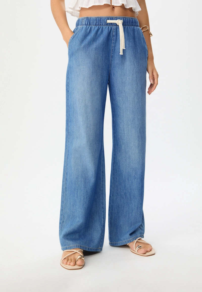 D35 Струящиеся джинсовые брюки на шнурке