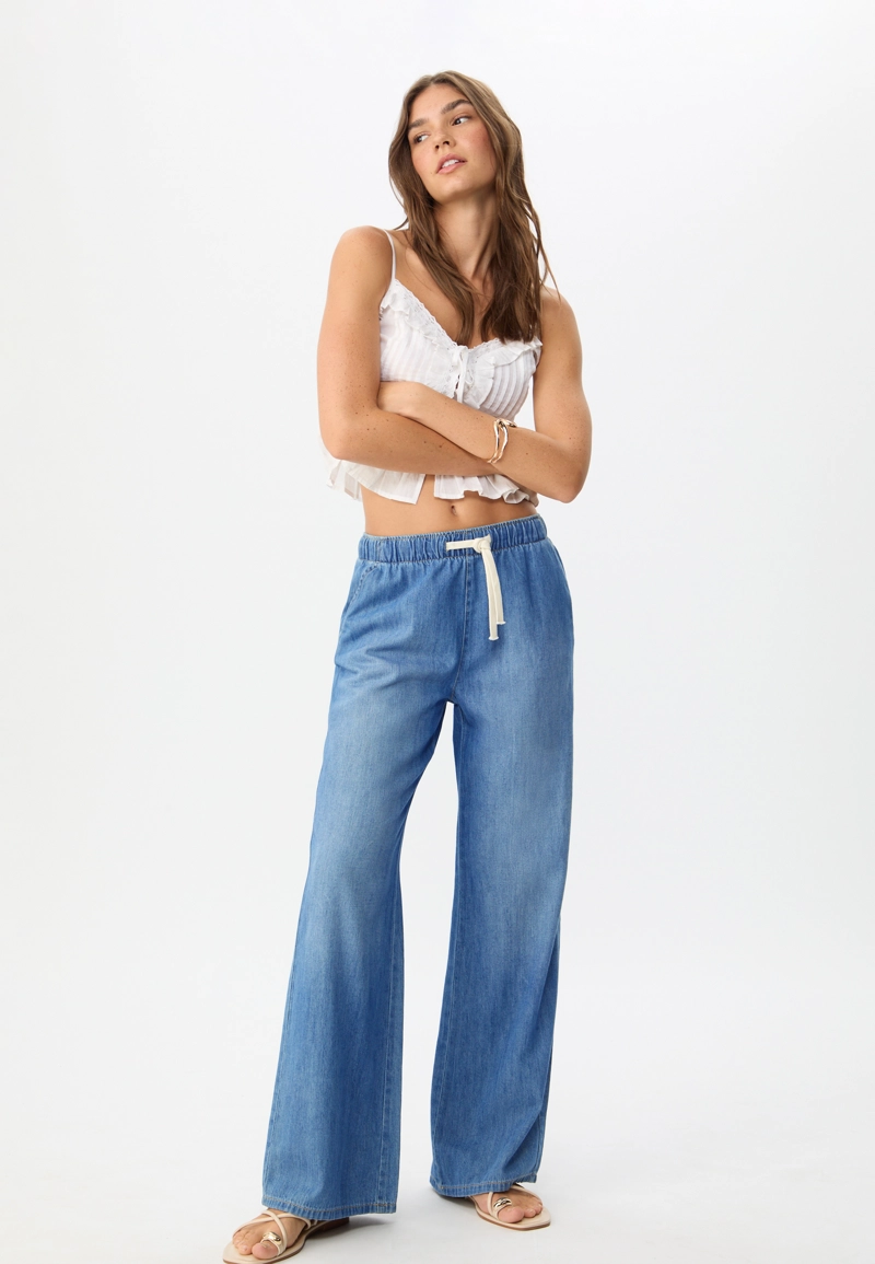 D35 Струящиеся джинсовые брюки на шнурке