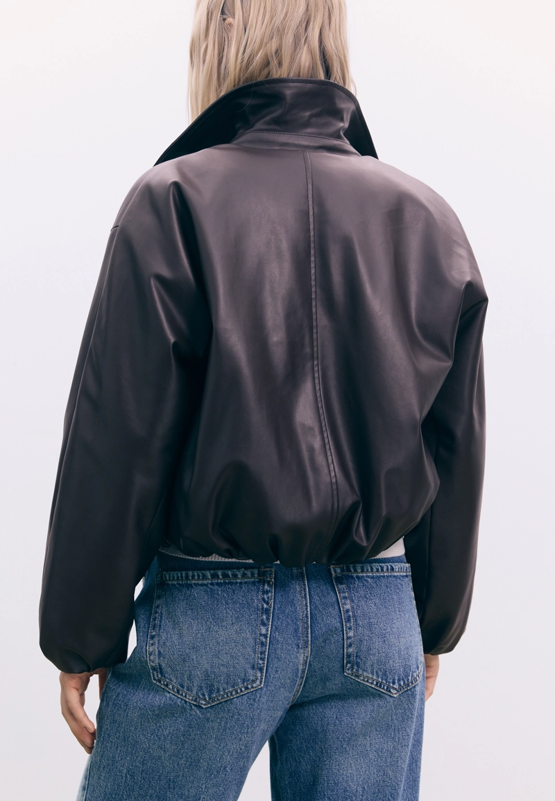 Стеганая куртка-бомбер из искусственной кожи