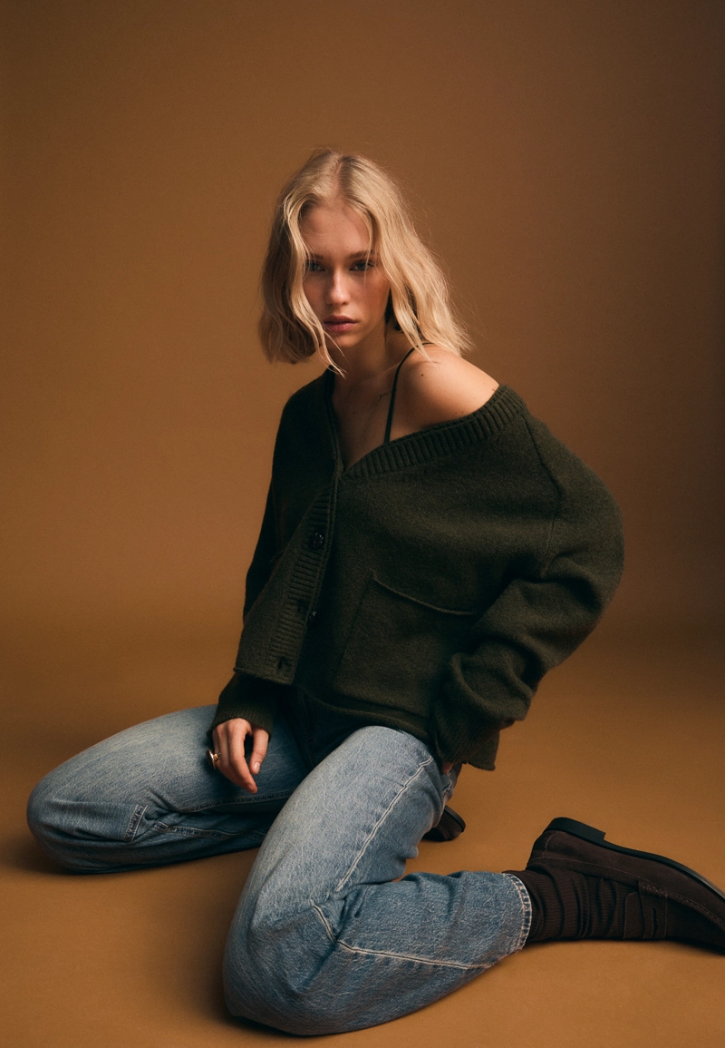 Трикотажный жакет с двойным воротником