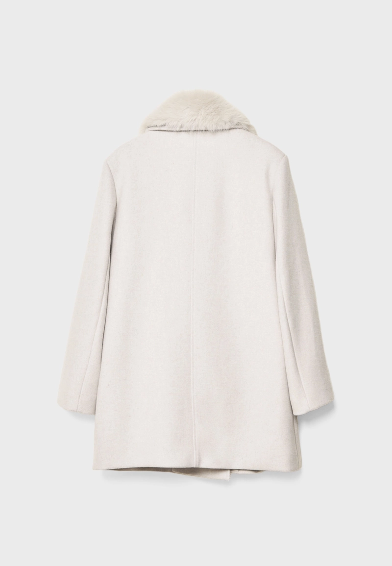 Пальто с воротником из искусственного меха