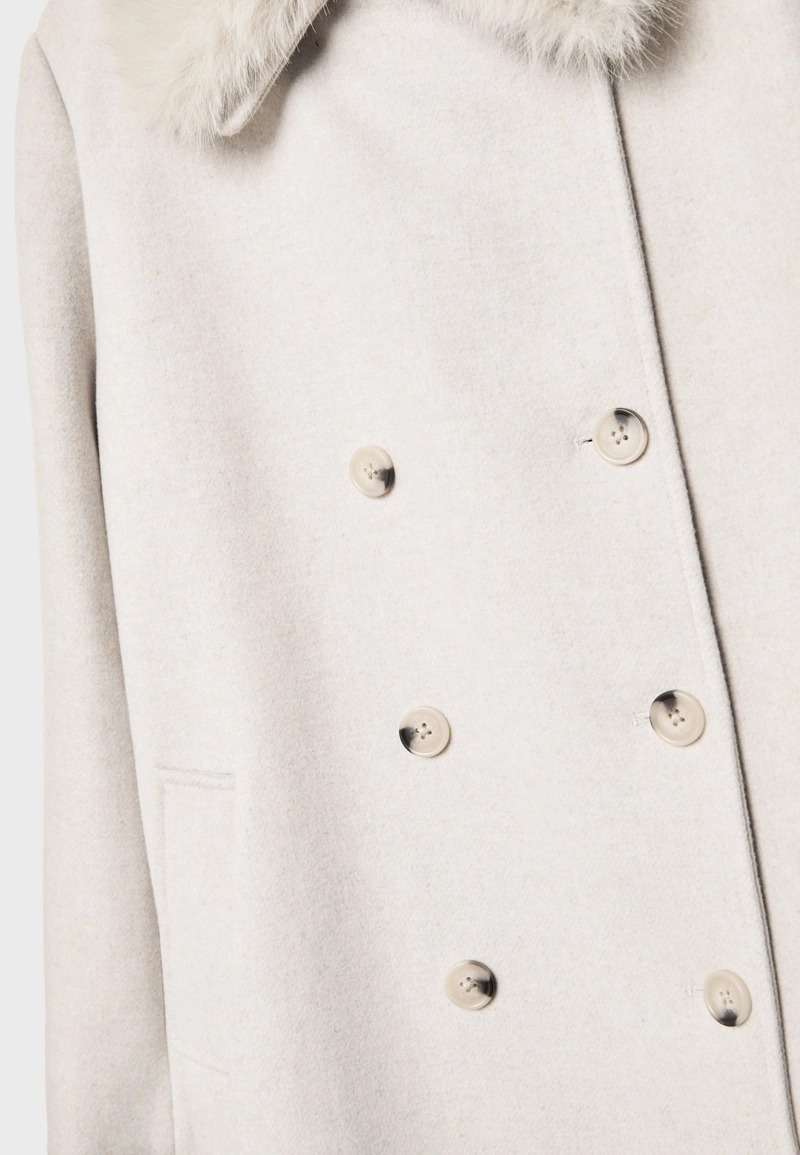 Пальто с воротником из искусственного меха