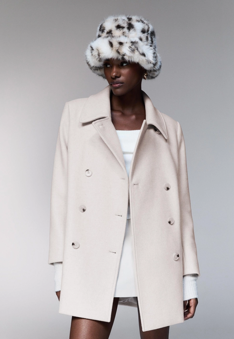 Пальто с воротником из искусственного меха