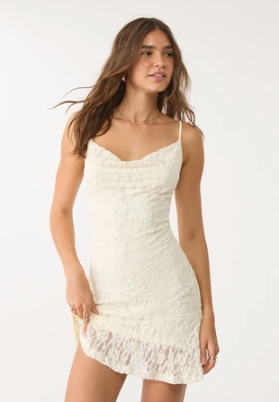 Короткое платье на бретельках с кружевом- Заказать в России