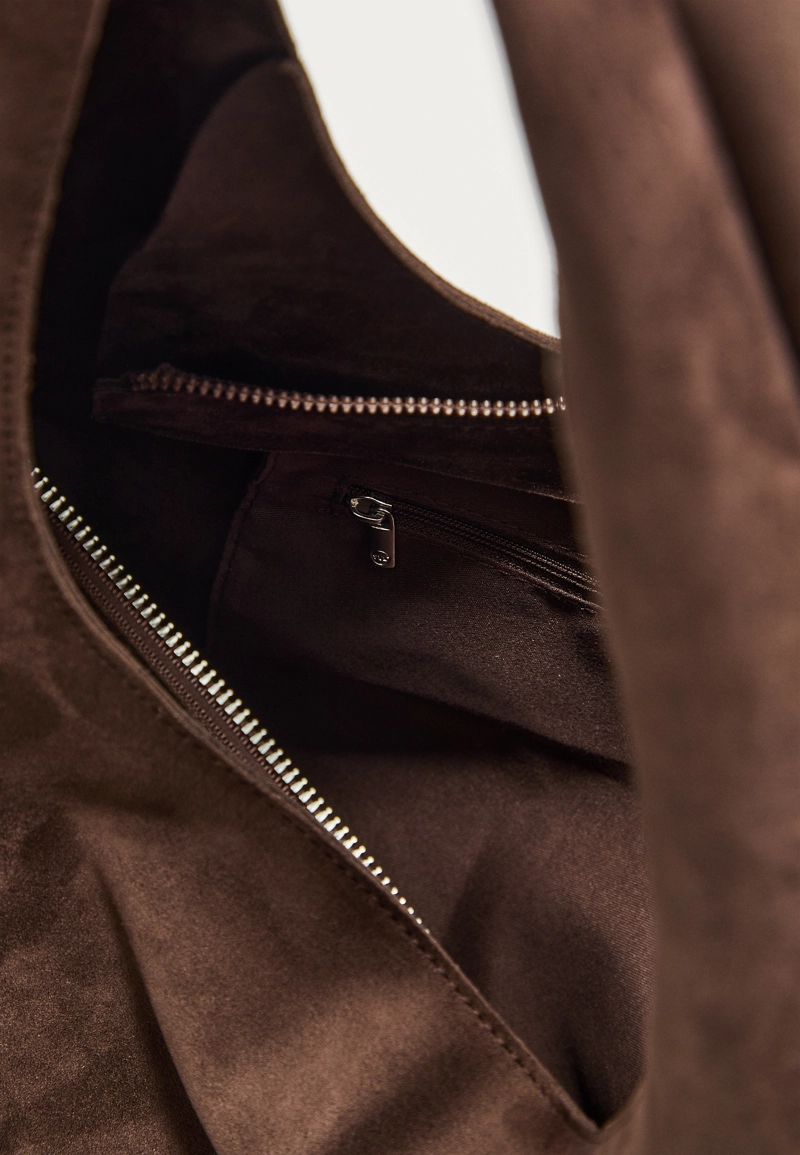 Сумка на плечо из искусственной замши