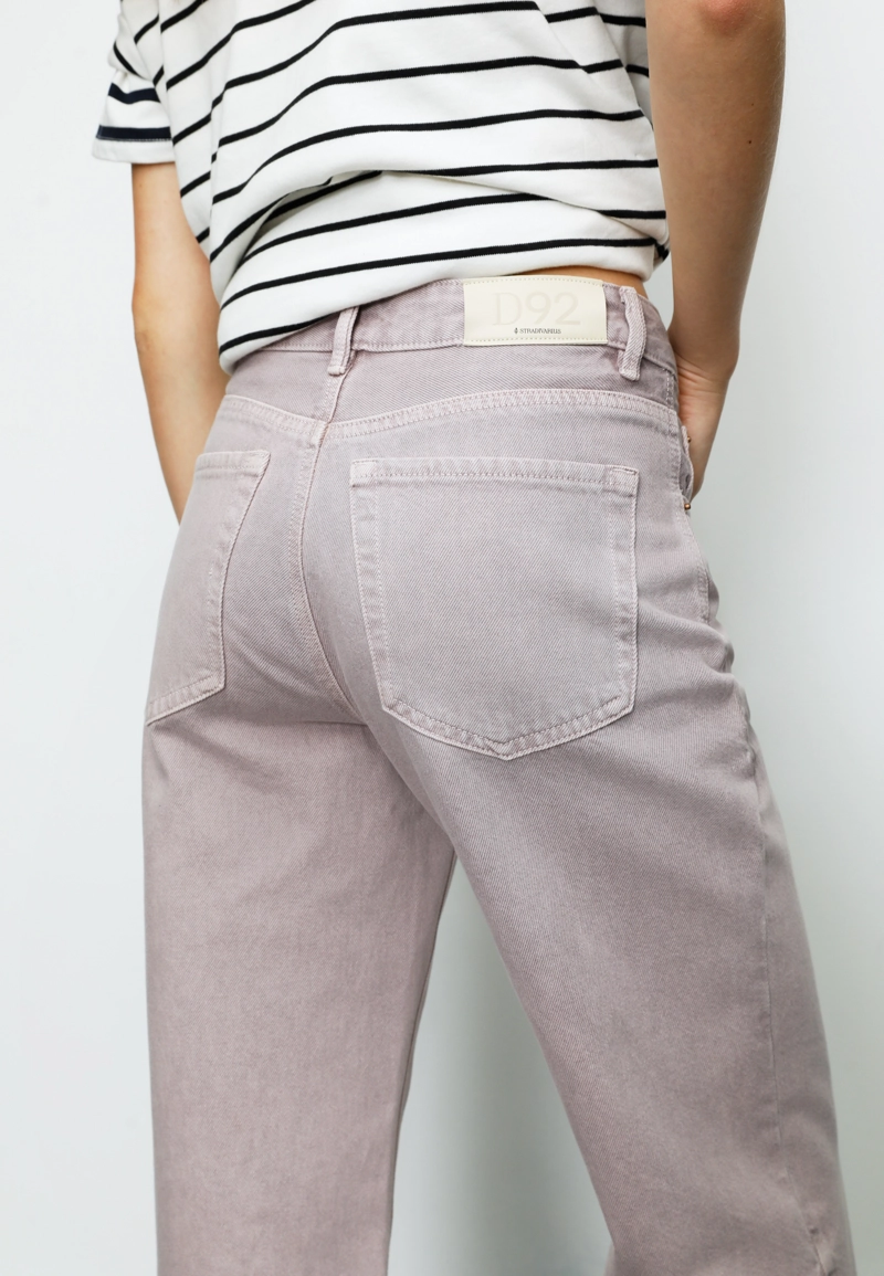 D92 Джинсы прямого широкого кроя