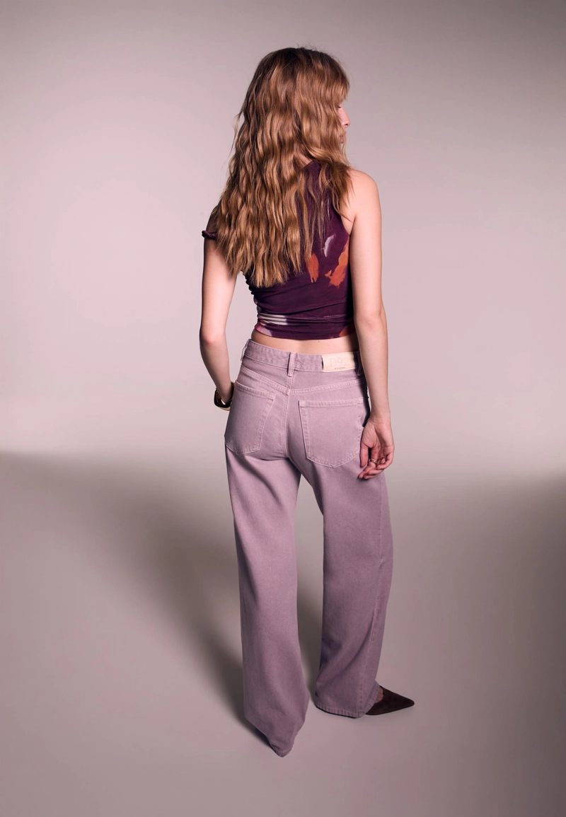 D92 Джинсы прямого широкого кроя