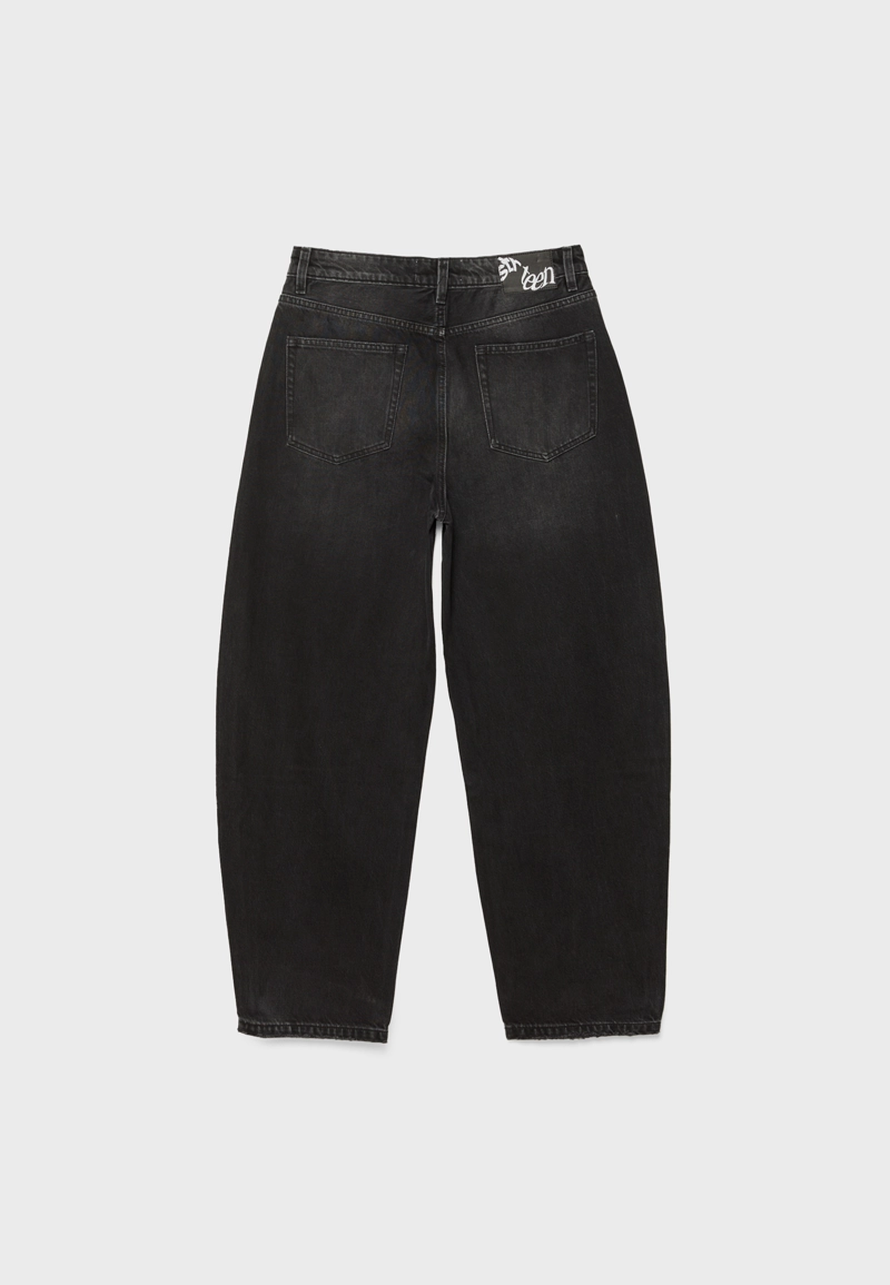 Джинсы-багги свободного кроя