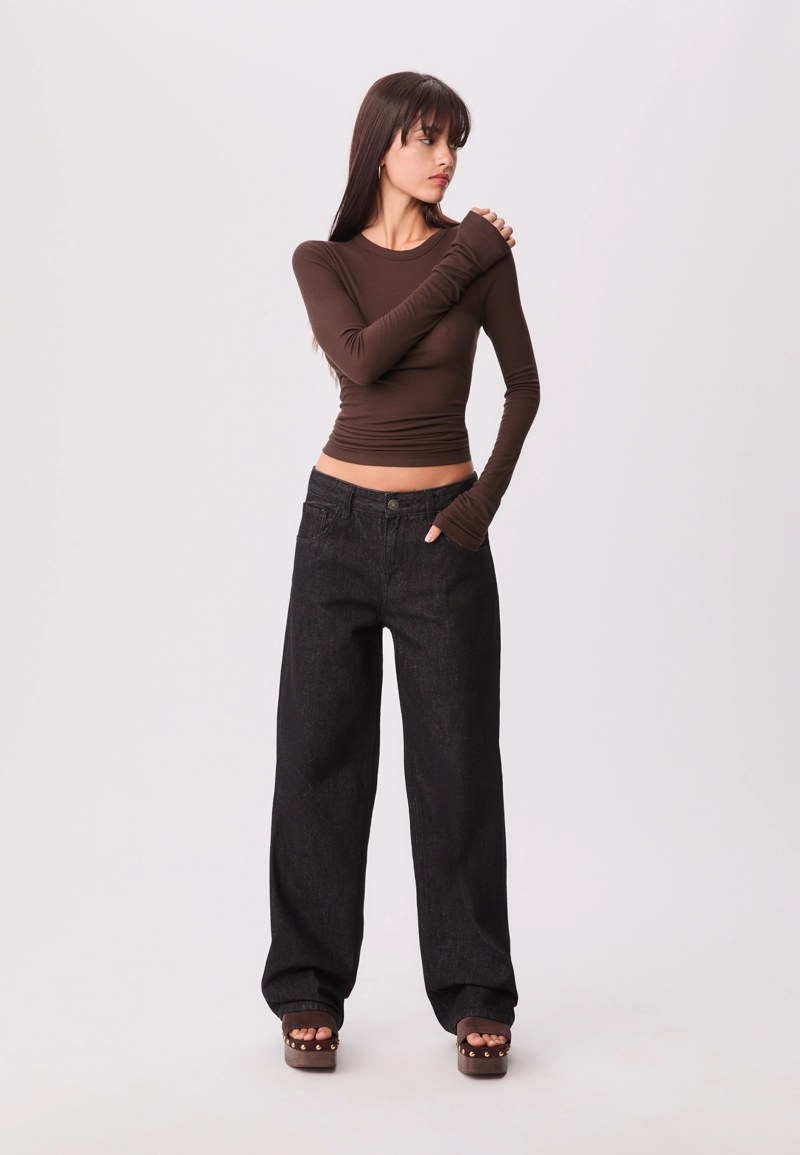 Джинсы-багги свободного кроя