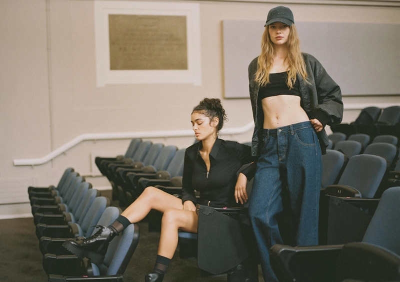 Джинсы-багги свободного кроя