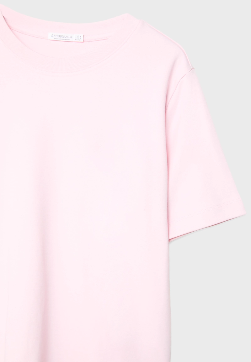 Базовая футболка классического кроя из плотной ткани