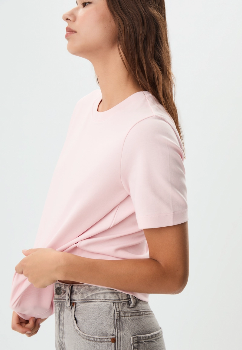 Базовая футболка классического кроя из плотной ткани