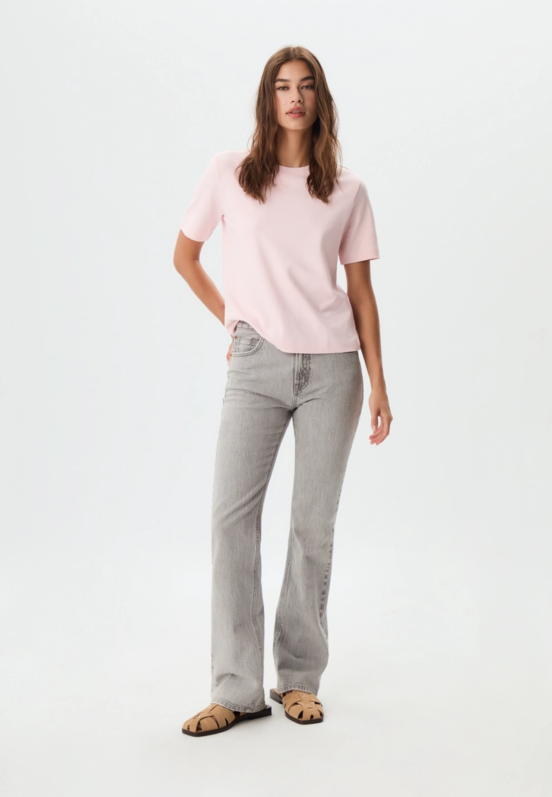 Базовая футболка классического кроя из плотной ткани