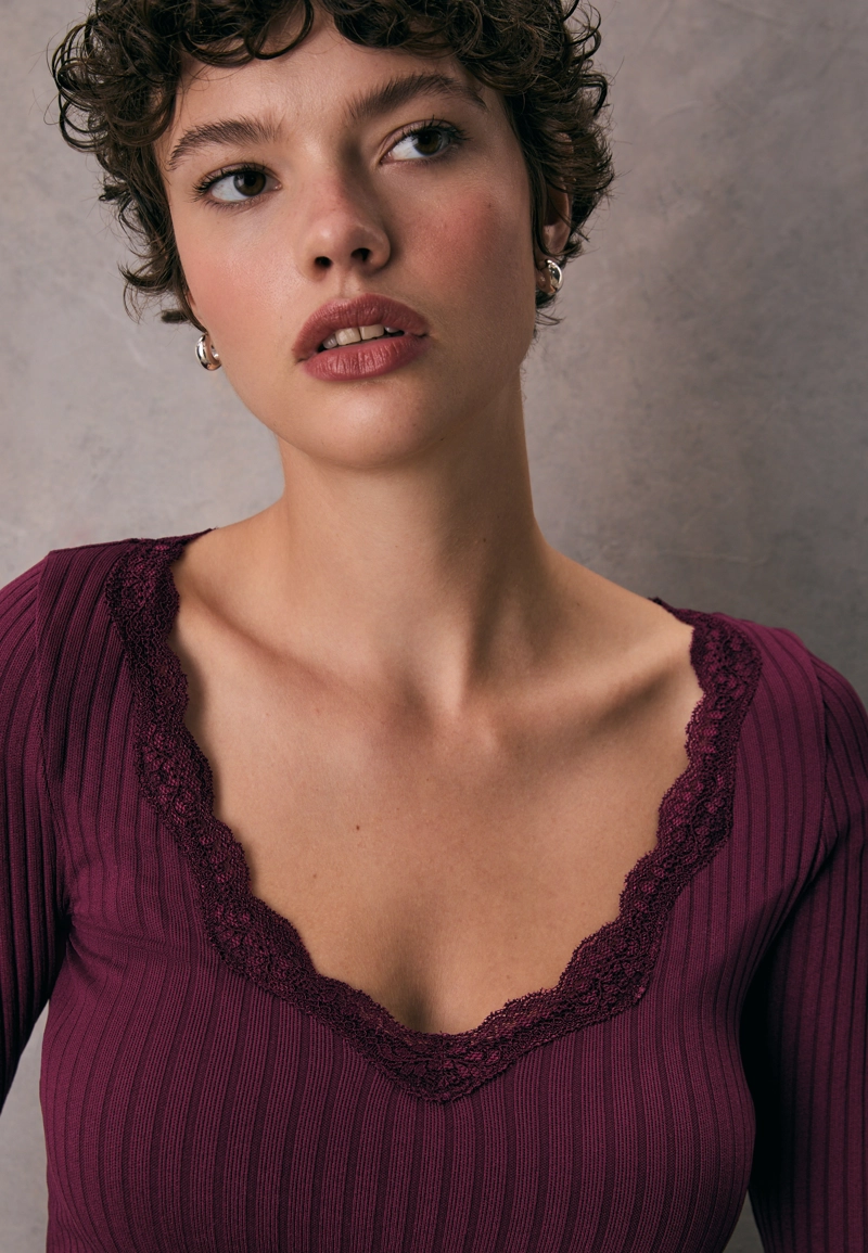 Бесшовная футболка с кружевом