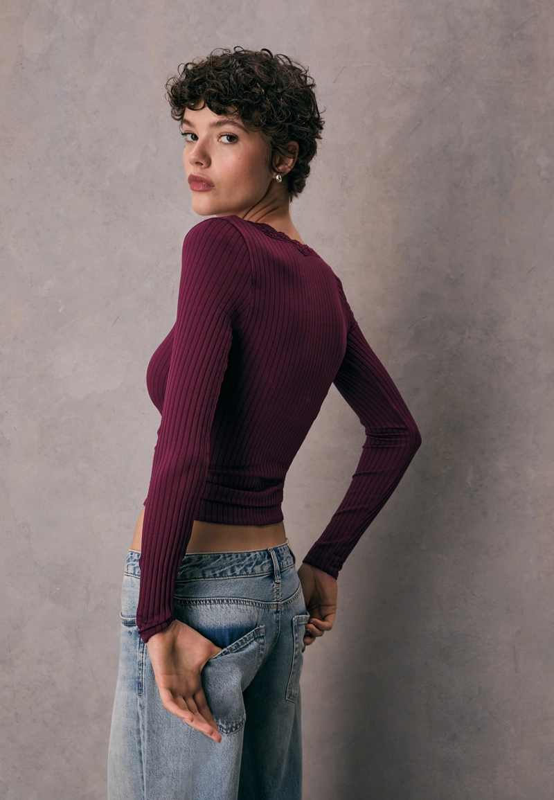 Бесшовная футболка с кружевом