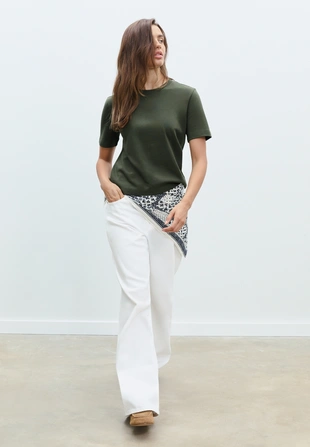 Базовая футболка классического кроя из плотного материала- Заказать в России