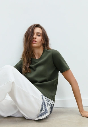 Базовая футболка классического кроя из плотного материала- Заказать в России