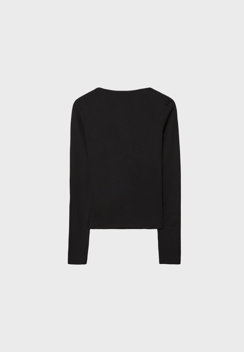 Базовая футболка с квадратным вырезом