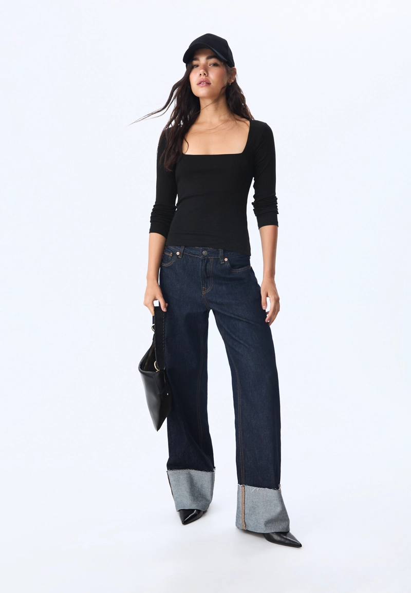 Базовая футболка с квадратным вырезом