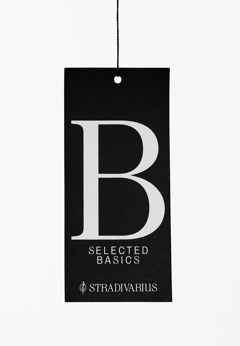 Базовая футболка с квадратным вырезом