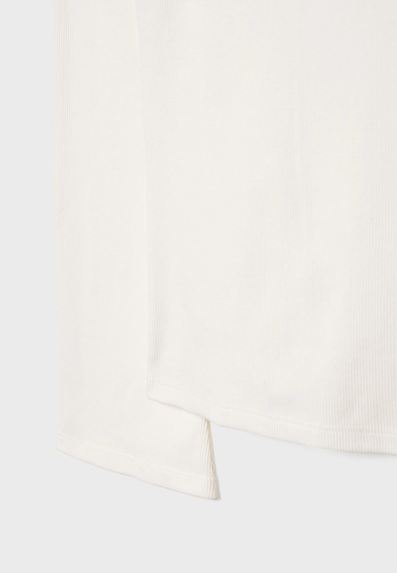 Базовая футболка с расклешенными рукавами