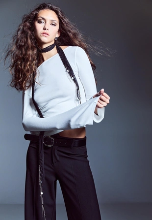 Базовая футболка с расклешенными рукавами- Заказать в России