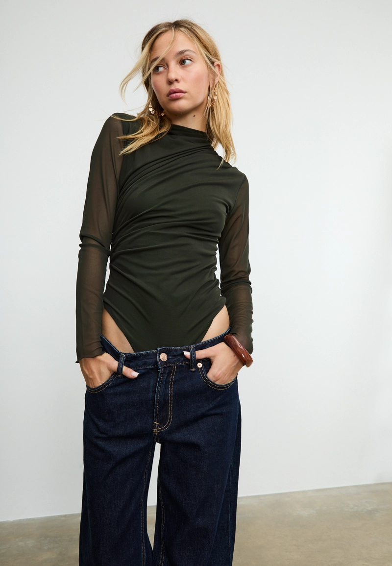 Боди из полупрозрачной ткани со сборками