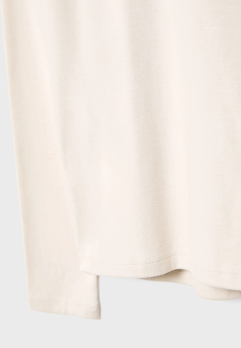 Базовая футболка с высоким воротником