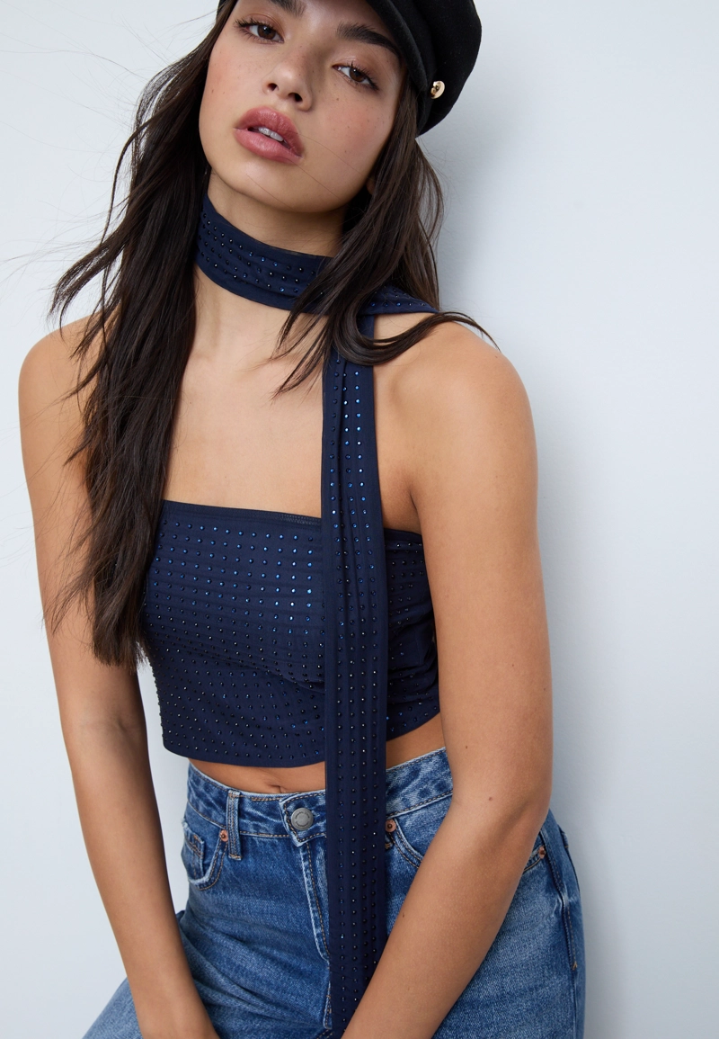 Топ бандо с блестящей отделкой и платком