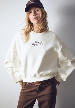 Толстовка с вышивкой и складками на рукавах- Заказать в России