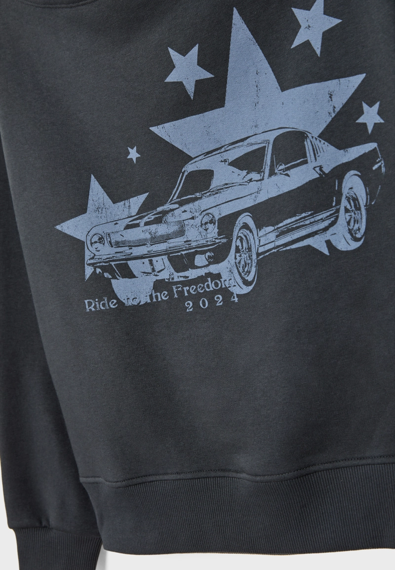 Толстовка с вырезом «лодочка» и принтом