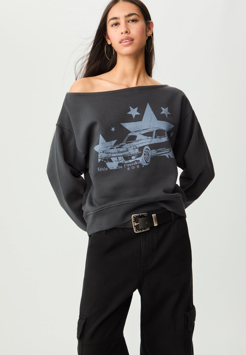 Толстовка с вырезом «лодочка» и принтом