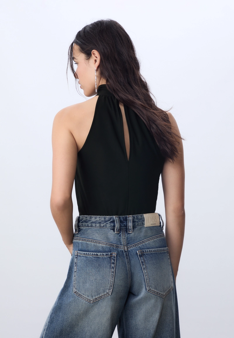 Боди с горловиной халтер и сборками