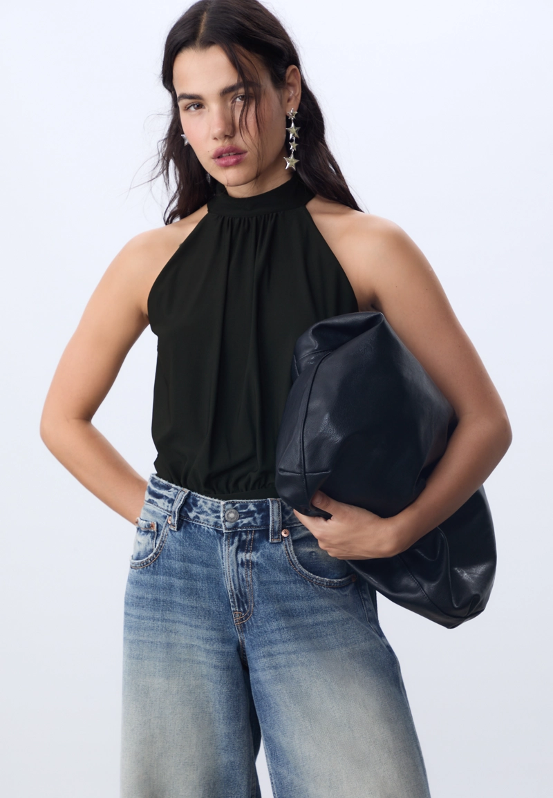 Боди с горловиной халтер и сборками