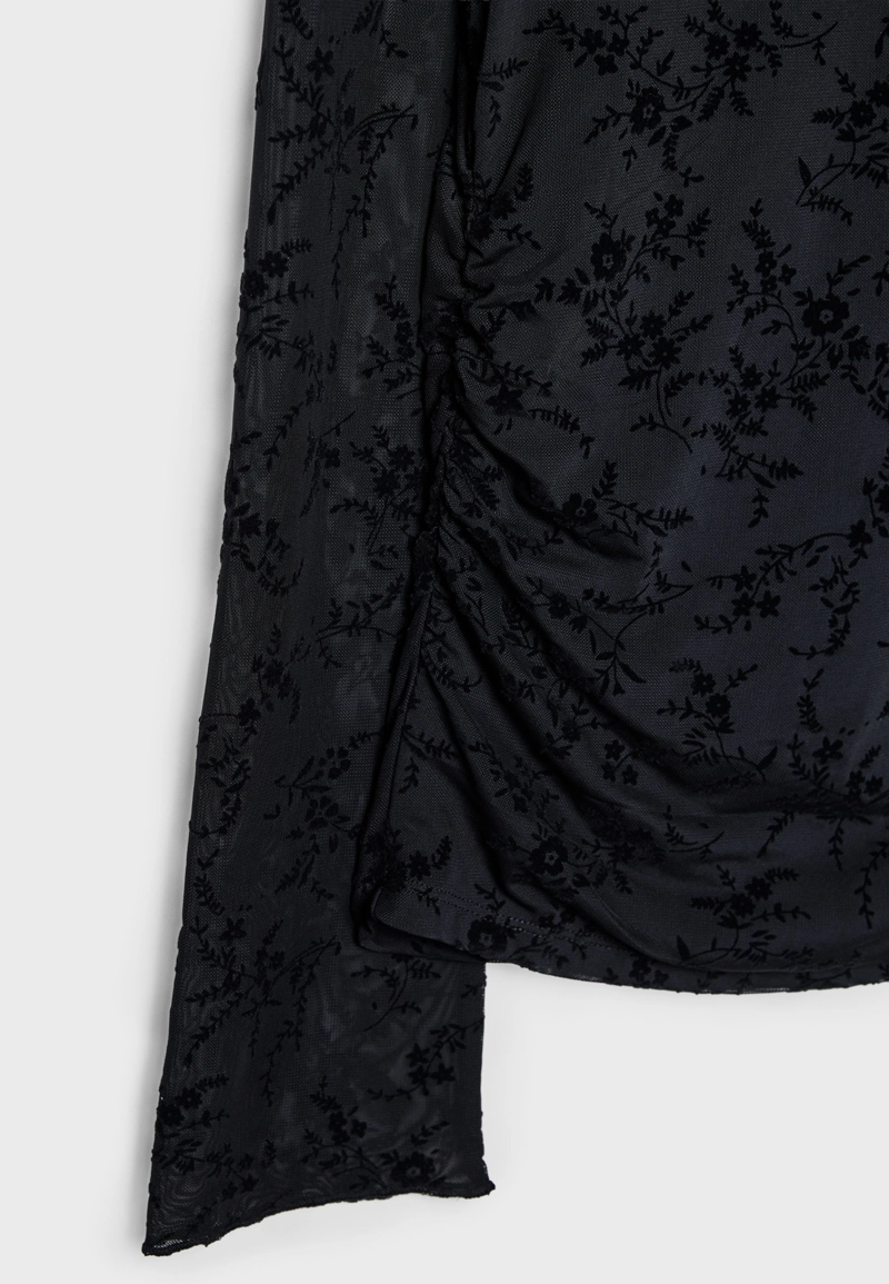 Полупрозрачная футболка со сборками и флоком