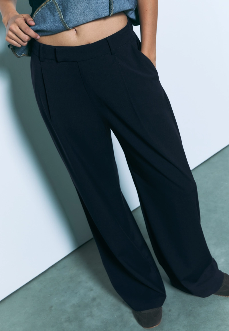 Брюки классические свободного кроя