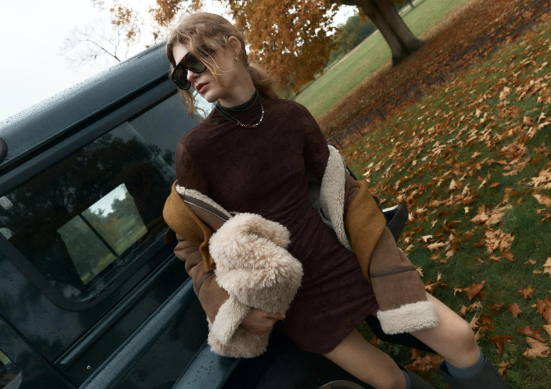 Короткое платье из полупрозрачной ткани с флокированным принтом