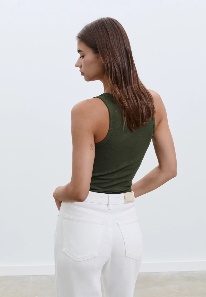 Базовый топ на бретелях