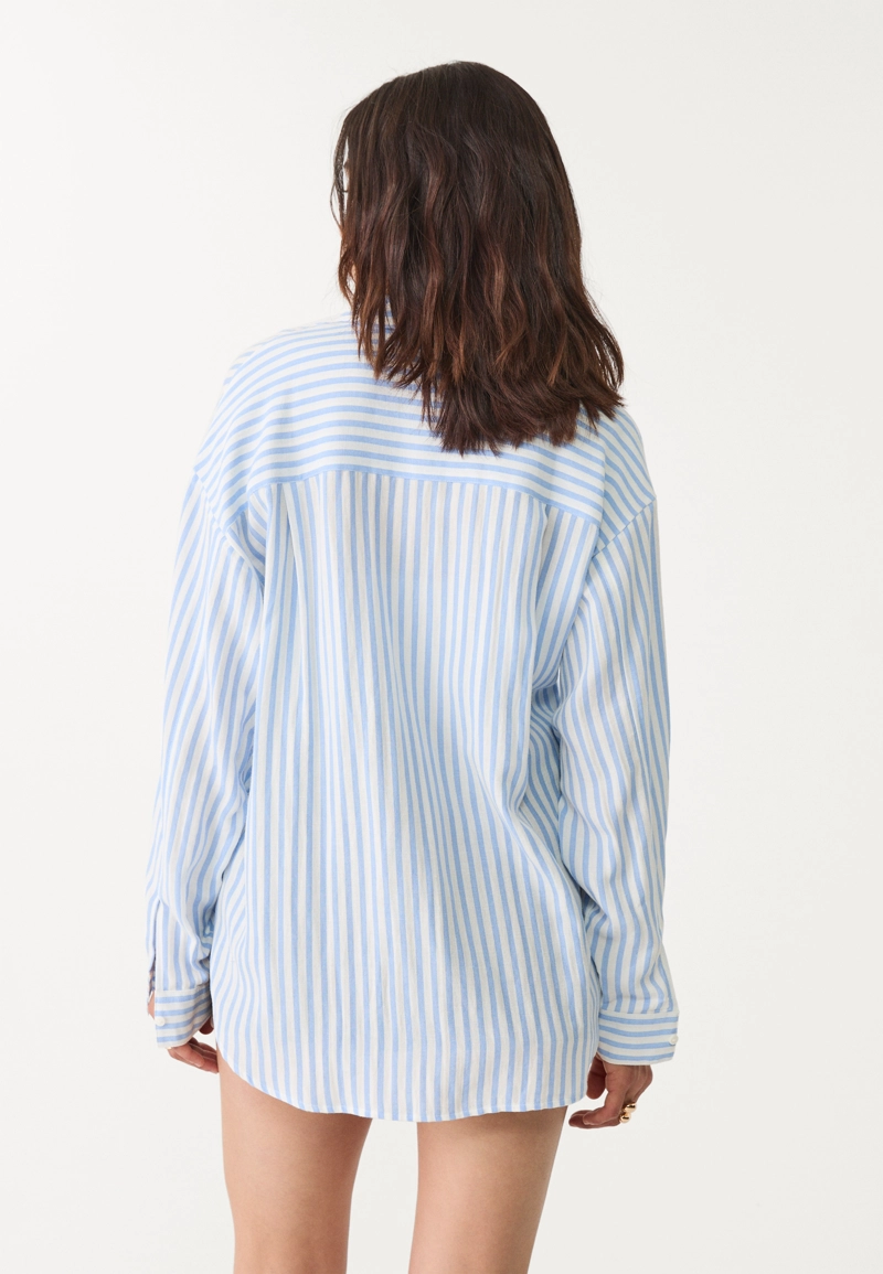 Легкая льняная рубашка