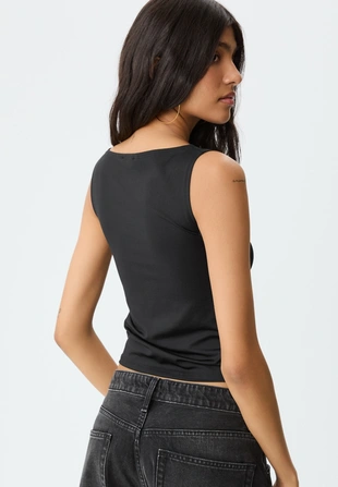 Футболка без рукавов с вырезом «лодочка»- Заказать в России