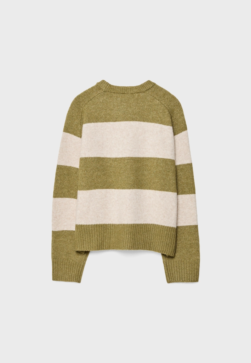 Базовый свитер из мягкого трикотажа