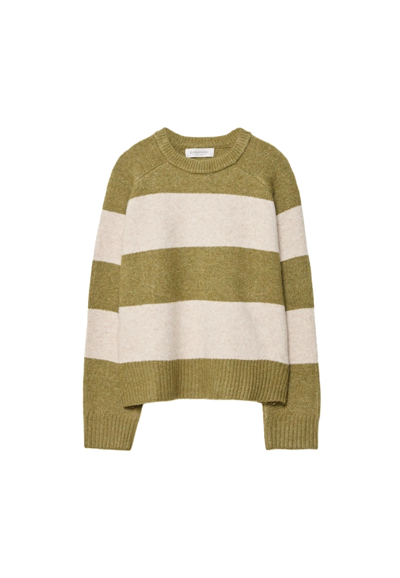 Базовый свитер из мягкого трикотажа