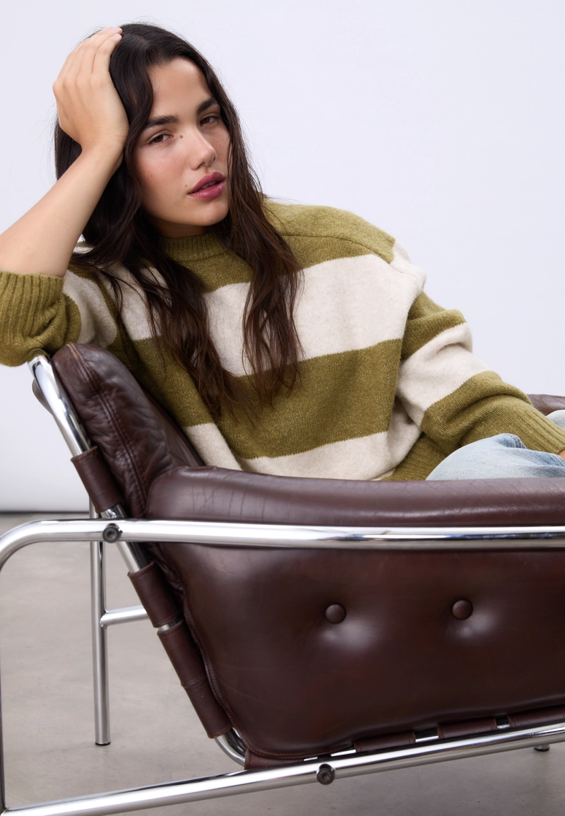 Базовый свитер из мягкого трикотажа