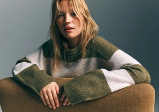 Базовый свитер из мягкого трикотажа- Заказать в России