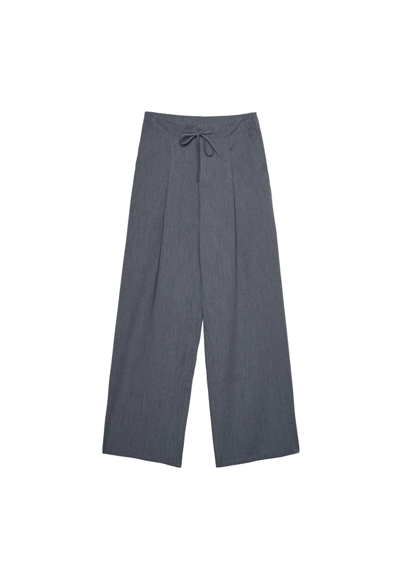 Брюки с защипами и шнурками