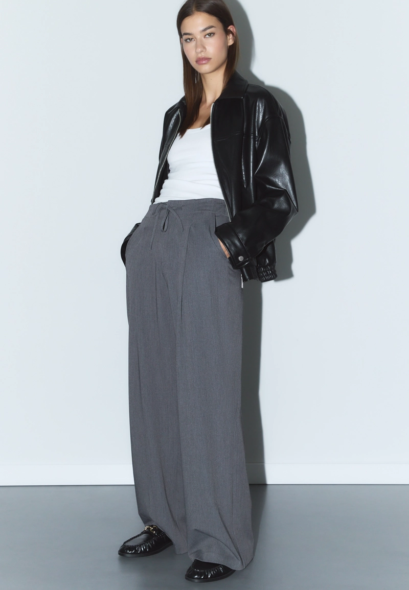 Брюки с защипами и шнурками