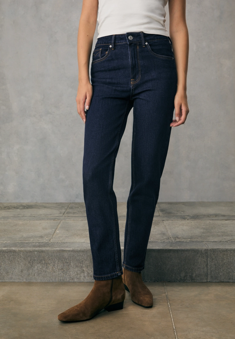 D10 Джинсы mom зауженного кроя