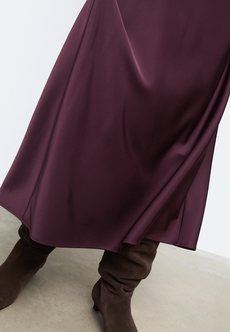 Атласная юбка миди