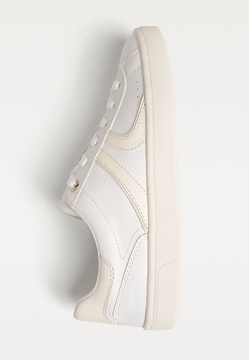 Белые базовые кроссовки